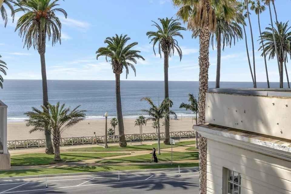 12 Walk Promenade Heart Santa Monica